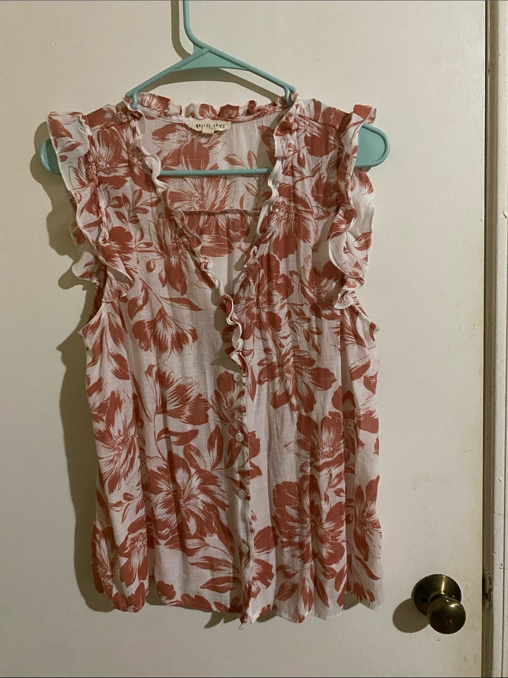 Rails Sleeveless Floral Button-Front Top in Dusty Rose and White